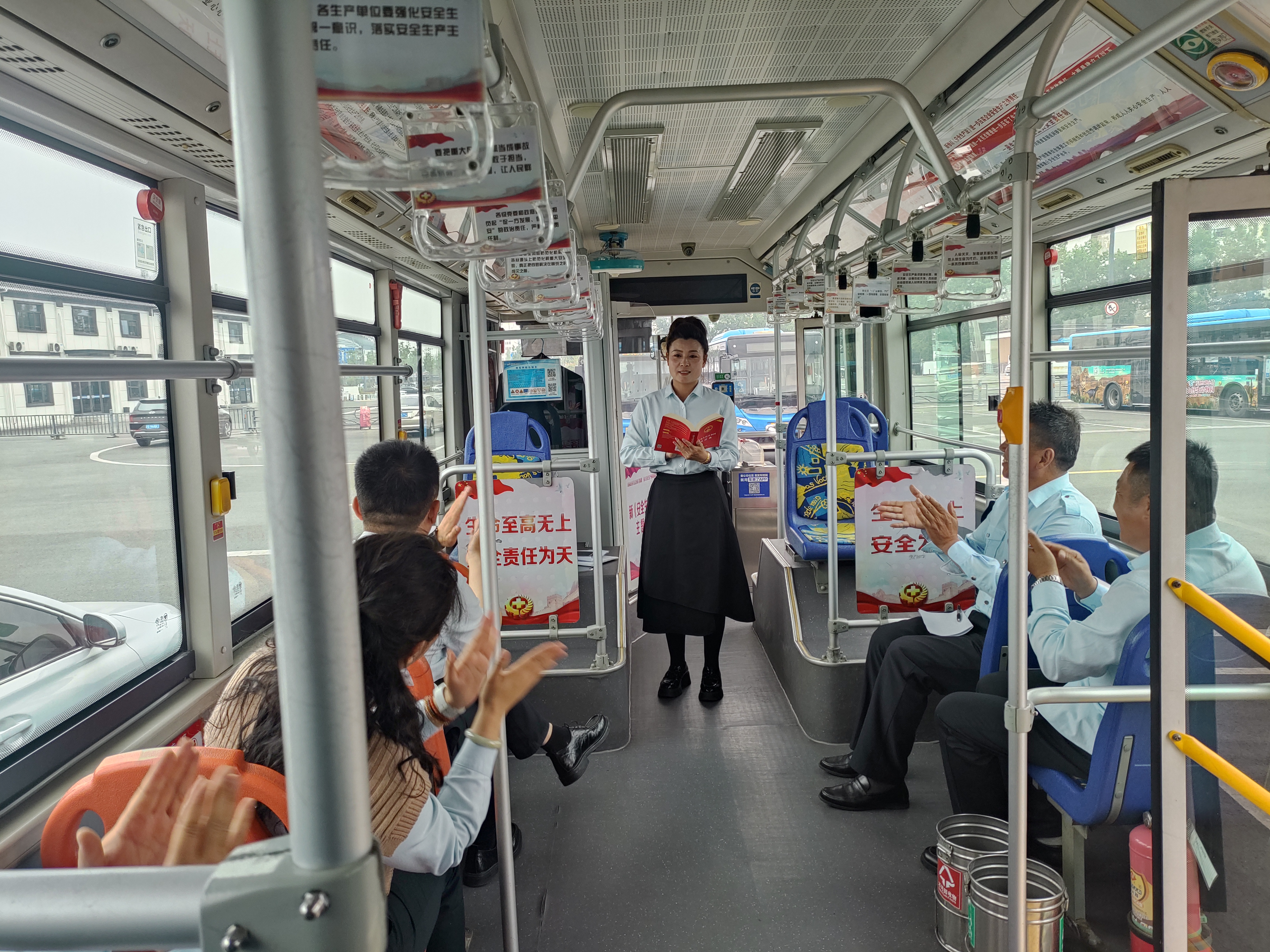 民法相伴，一路同行——民法知识在车厢