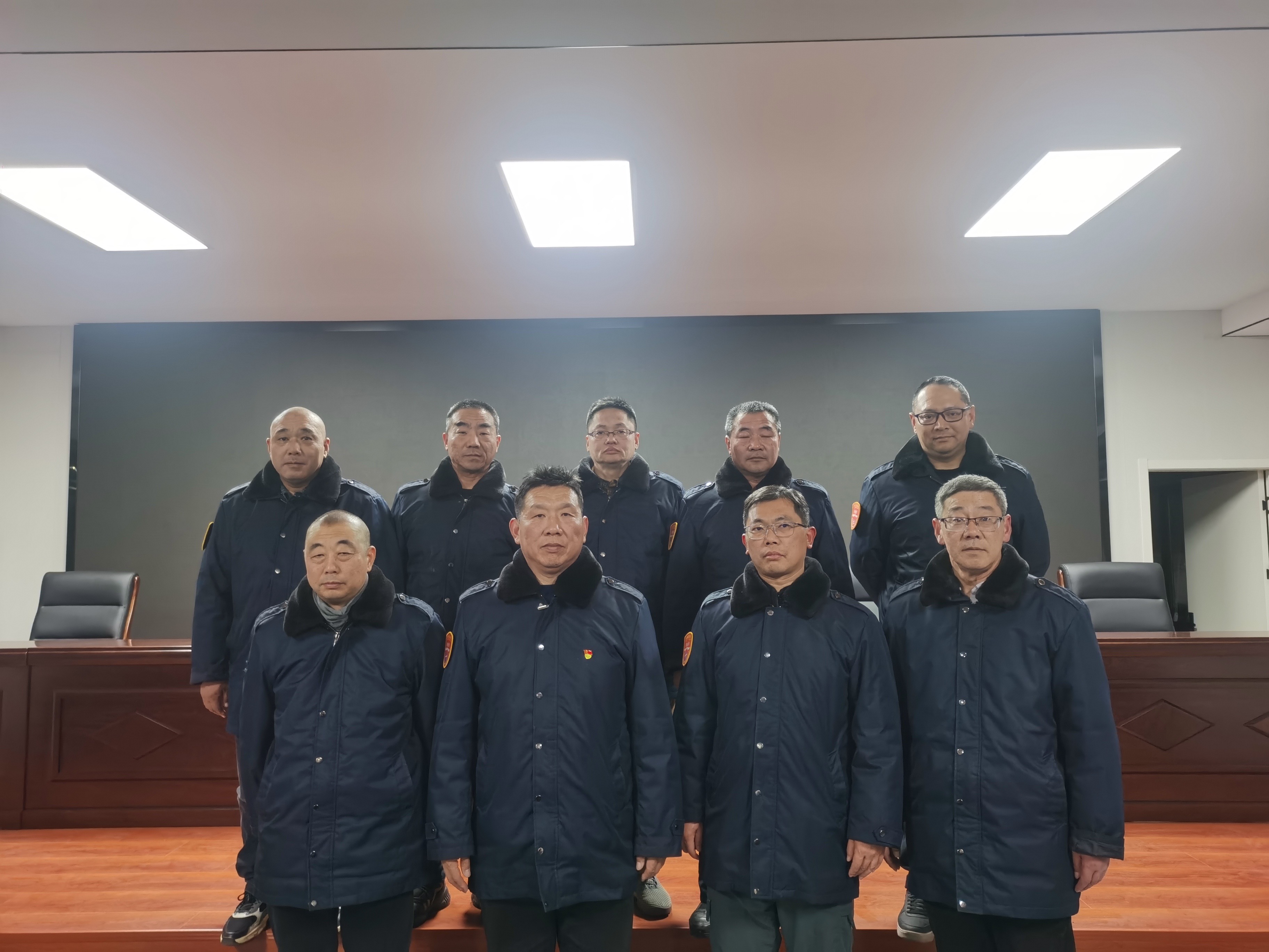 十米车厢映初心文明暖流润港城——记公交20路的传承与坚守