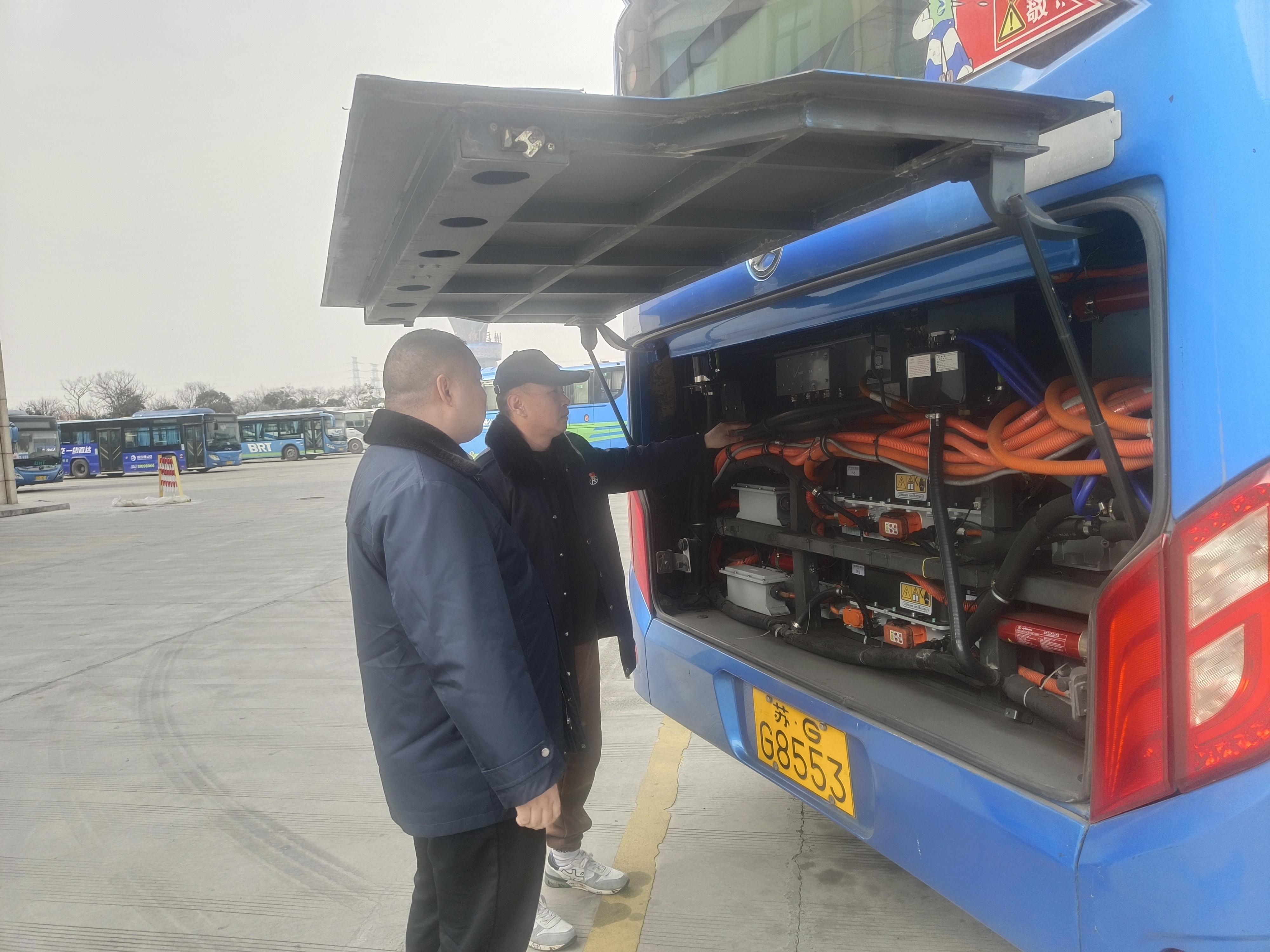 佳连公交公司开展机务专项检查