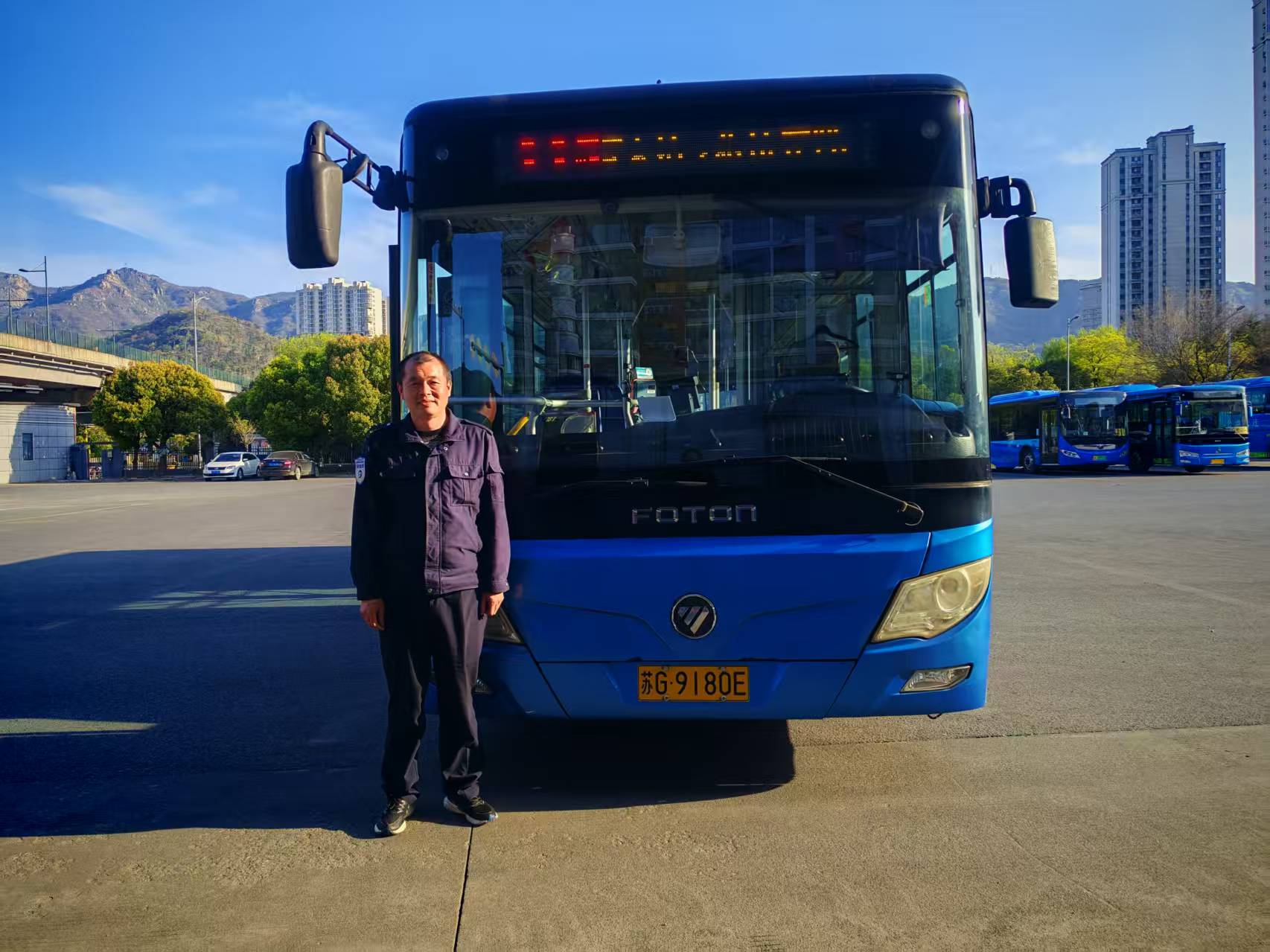 拾金不昧暖人心 12345热线点赞