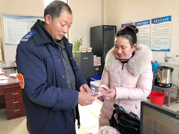 公交集团快速公交事业部驾驶员拾金不昧，让人暖在心头