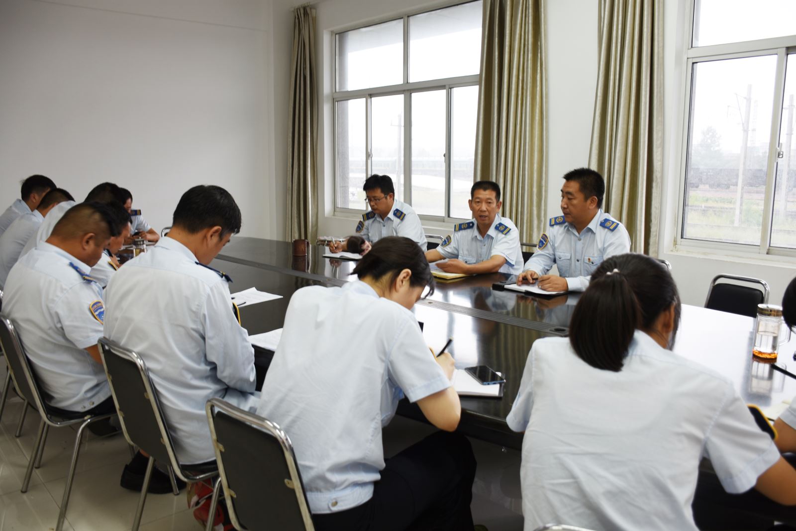 公交集团东部公司开展廉政约谈专题会议