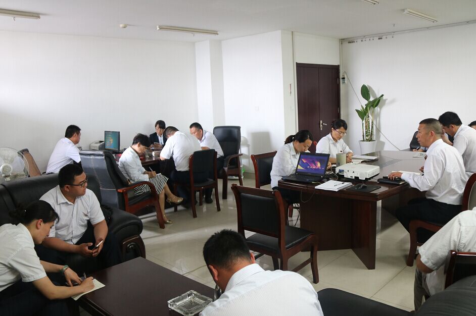 公交快速公司开展“新时期共产党员思想行为规范”专题大讨论推进“两学一做”学习教育