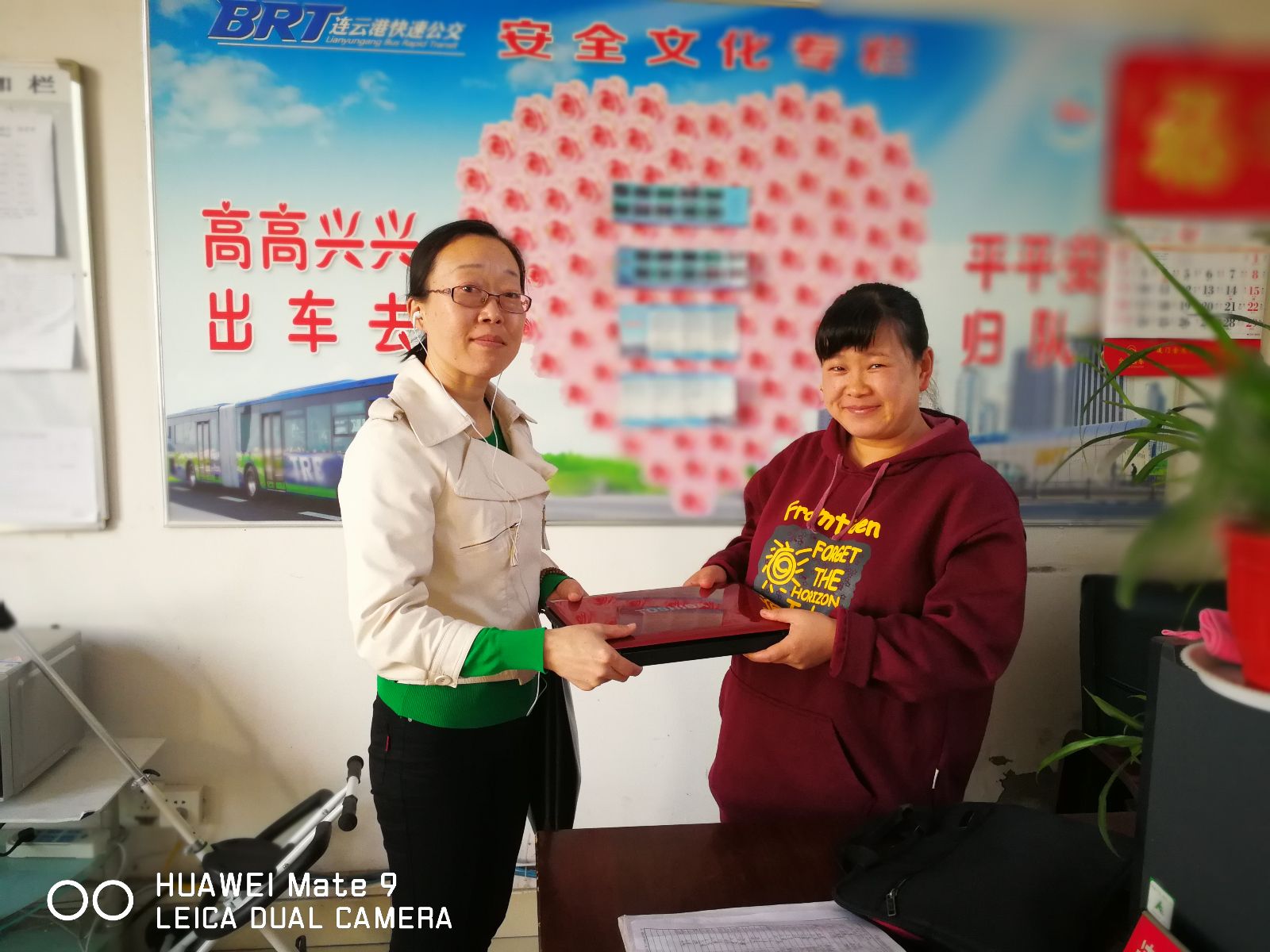 乘客丢失笔记本电脑 BRT驾驶员郁剑拾到归还
