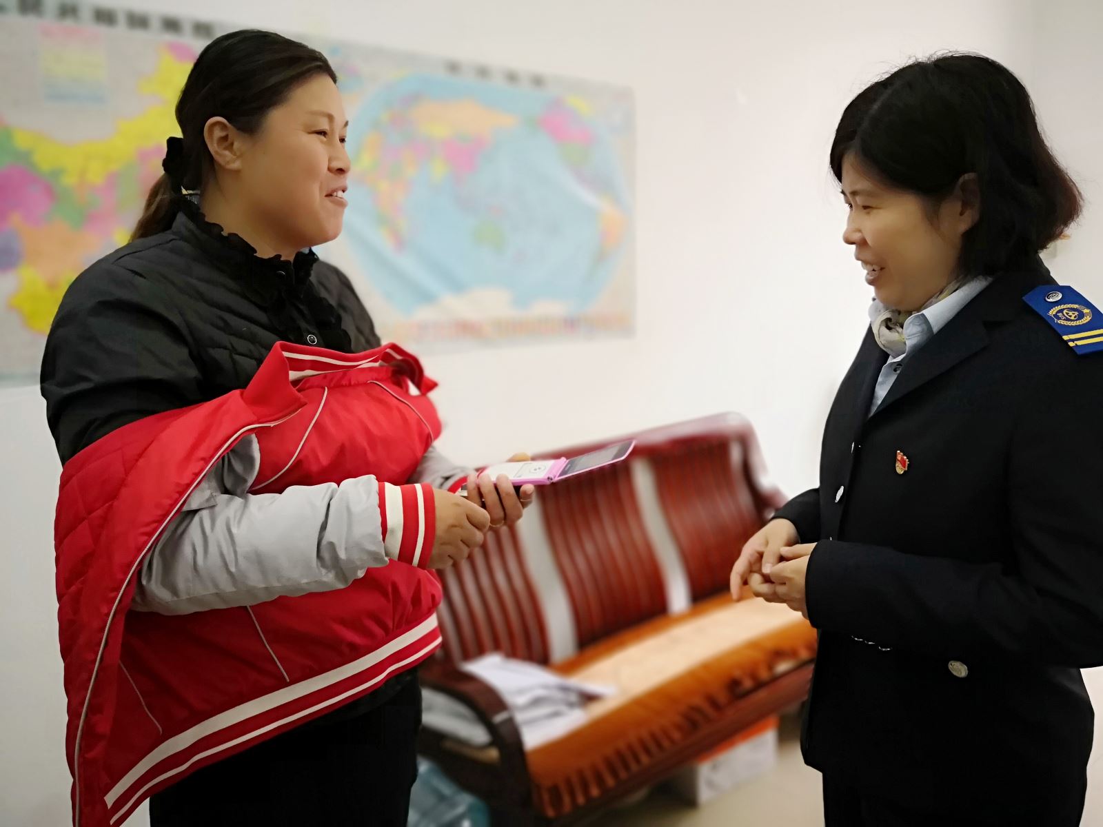 公交集团旅游公司苏GY9095驾驶员李晋拾金不昧受表扬