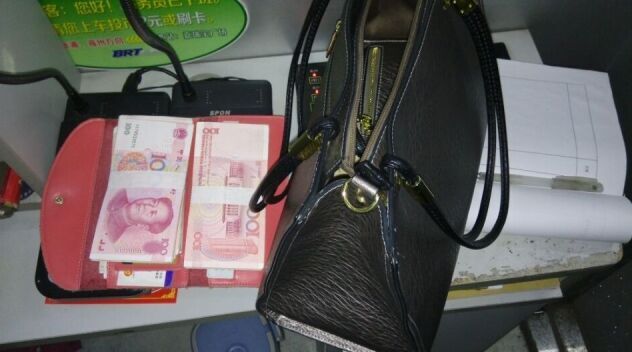 失主丢失24000元现金 站务员唐繁及时归还