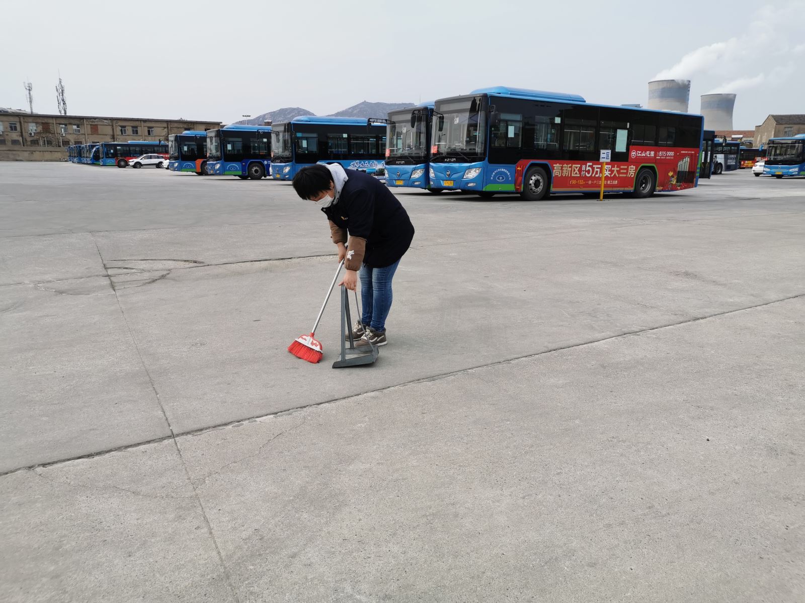 公交集团公交事业一部全力以赴做好创建文明城市工作