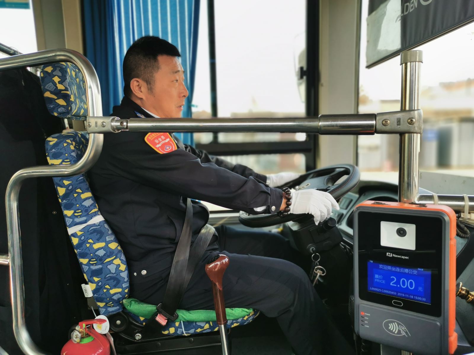 公交集团公交事业一部25路驾驶员朱兵拾金不昧获赞扬