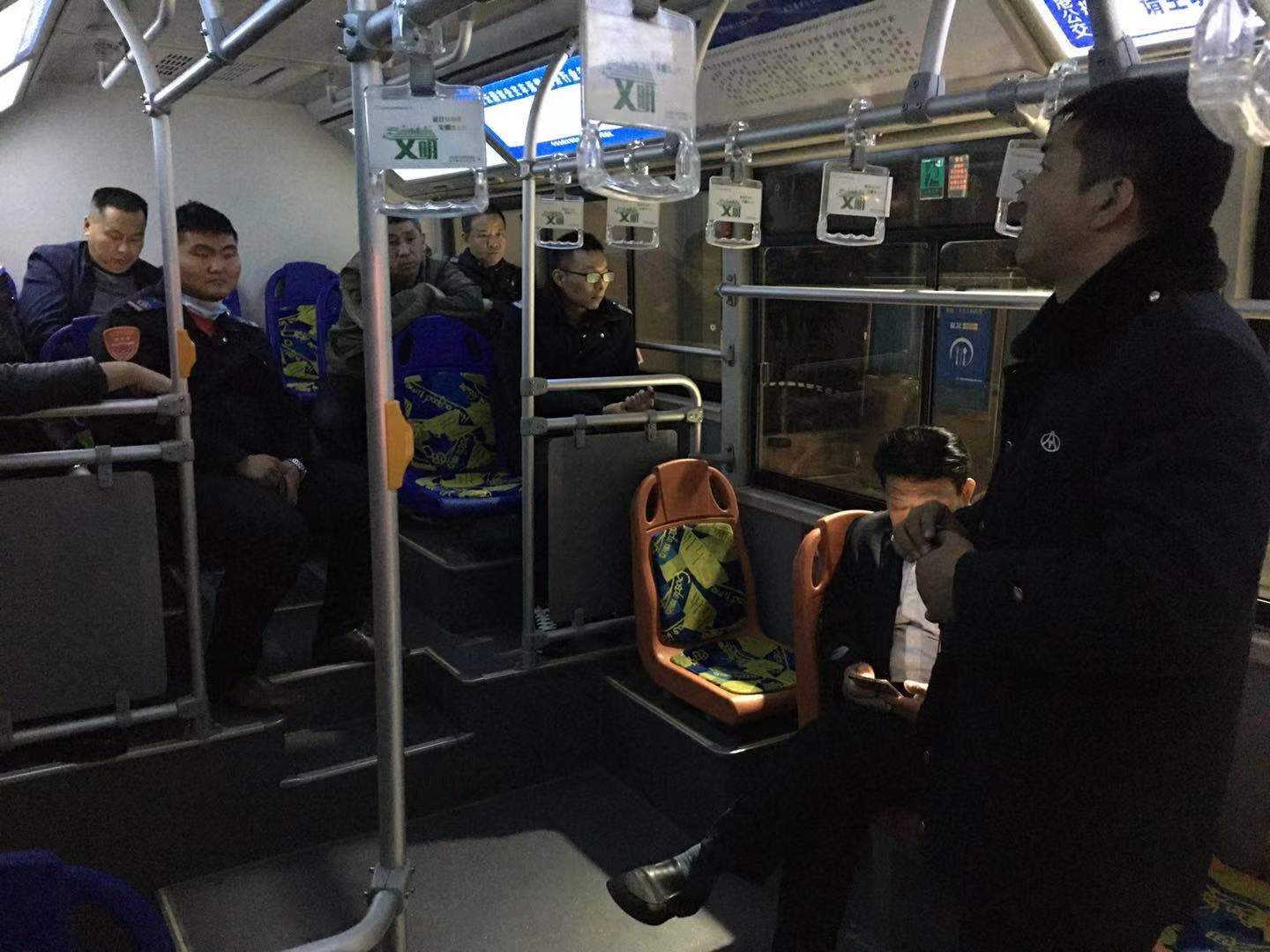 公交集团公交事业一部做好疫情防控工作确保市民安全乘车