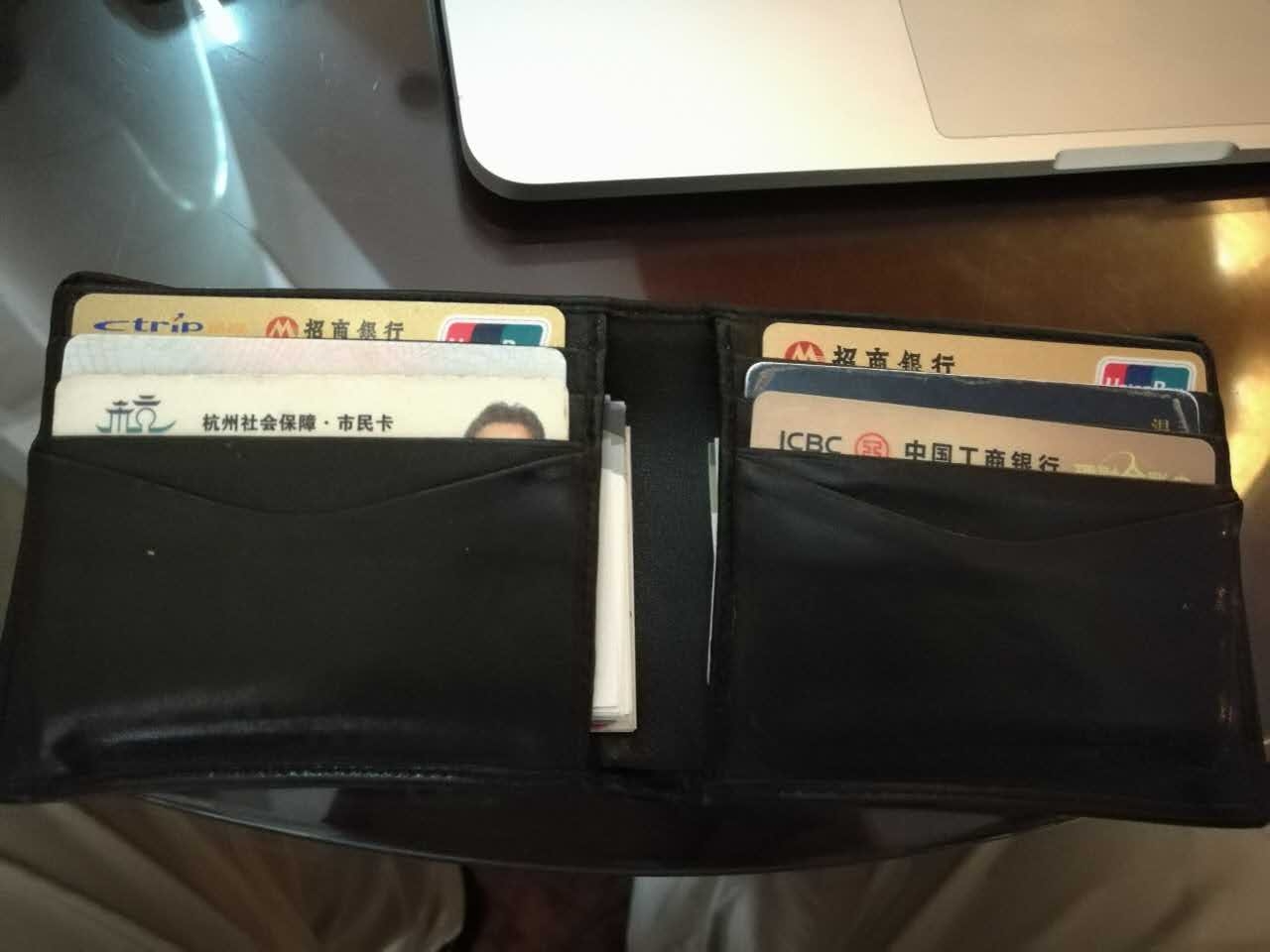 公交佳连公司机场驾驶员王勇拾金不昧