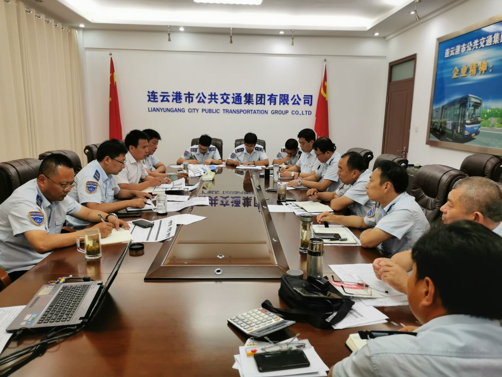 公交集团召开机务数据分析会