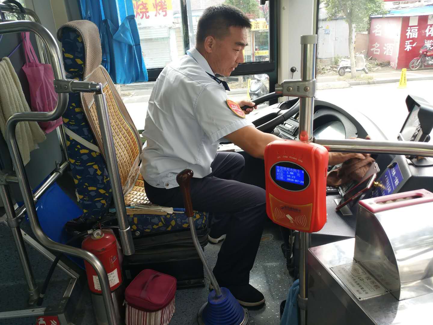 公交20路线驾驶员心系乘客获表扬