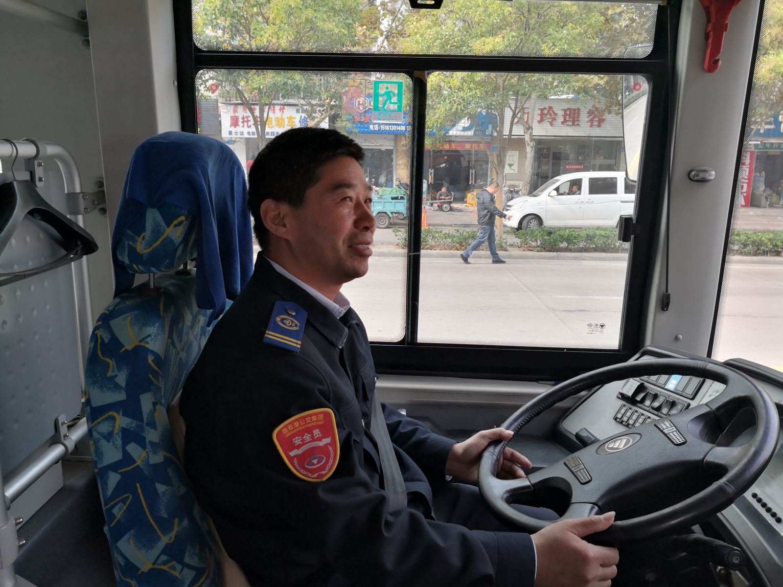 公交集团公交事业一部驾驶员马继浩拾金不昧获点赞