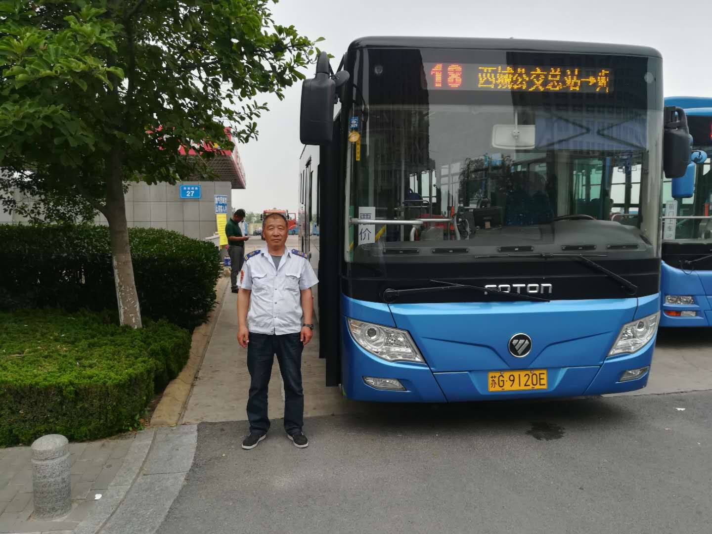 公交集团公交事业一部18路驾驶员骆公权关心乘客被赞扬
