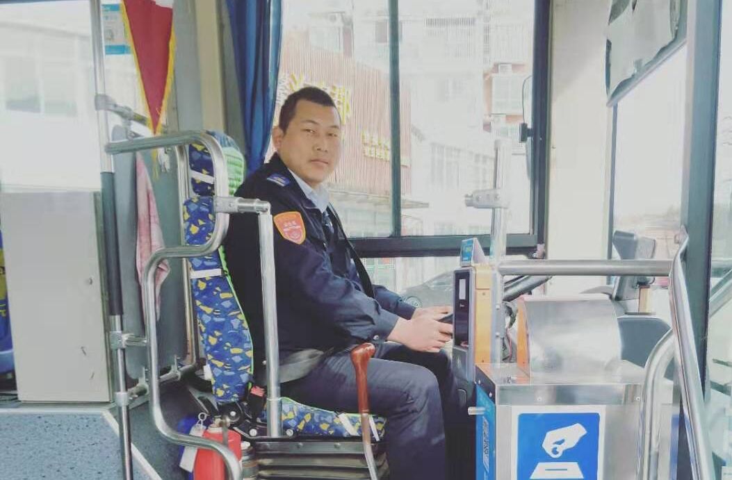 公交集团公交事业一部24路驾驶员徐刚受乘客来信表扬