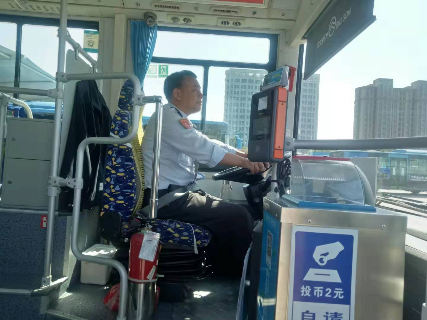 公交集团公交事业一部15路驾驶员王志勇拾金不昧受表扬