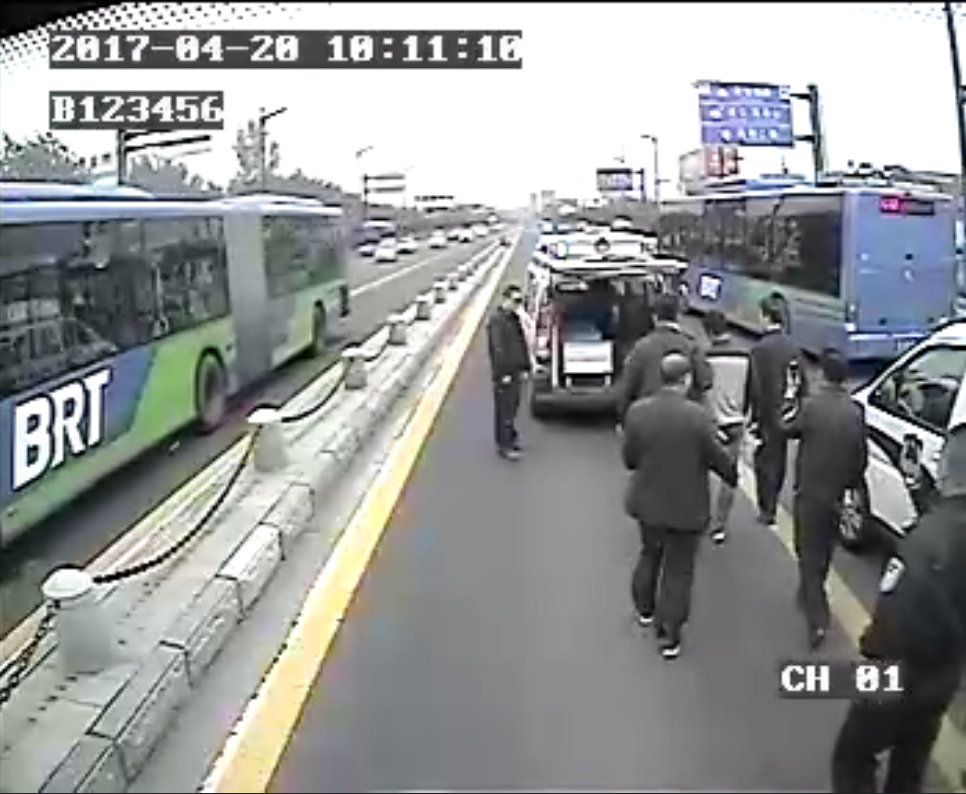 车上乘客突发癫痫 B1线驾驶员尚修保及时救助