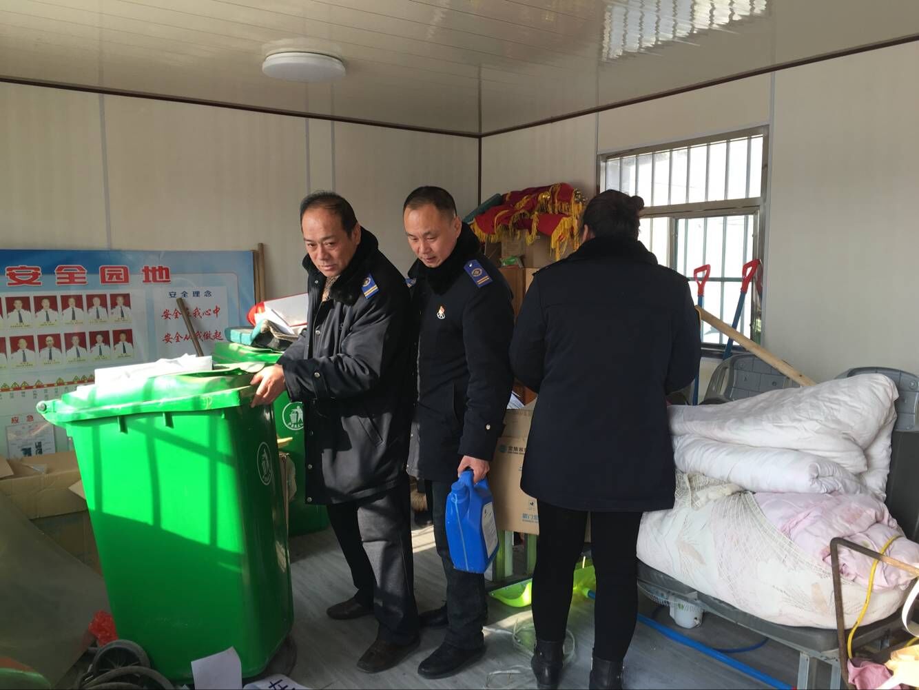 公交集团公交事业一部开展卫生大扫除 强化创文工作
