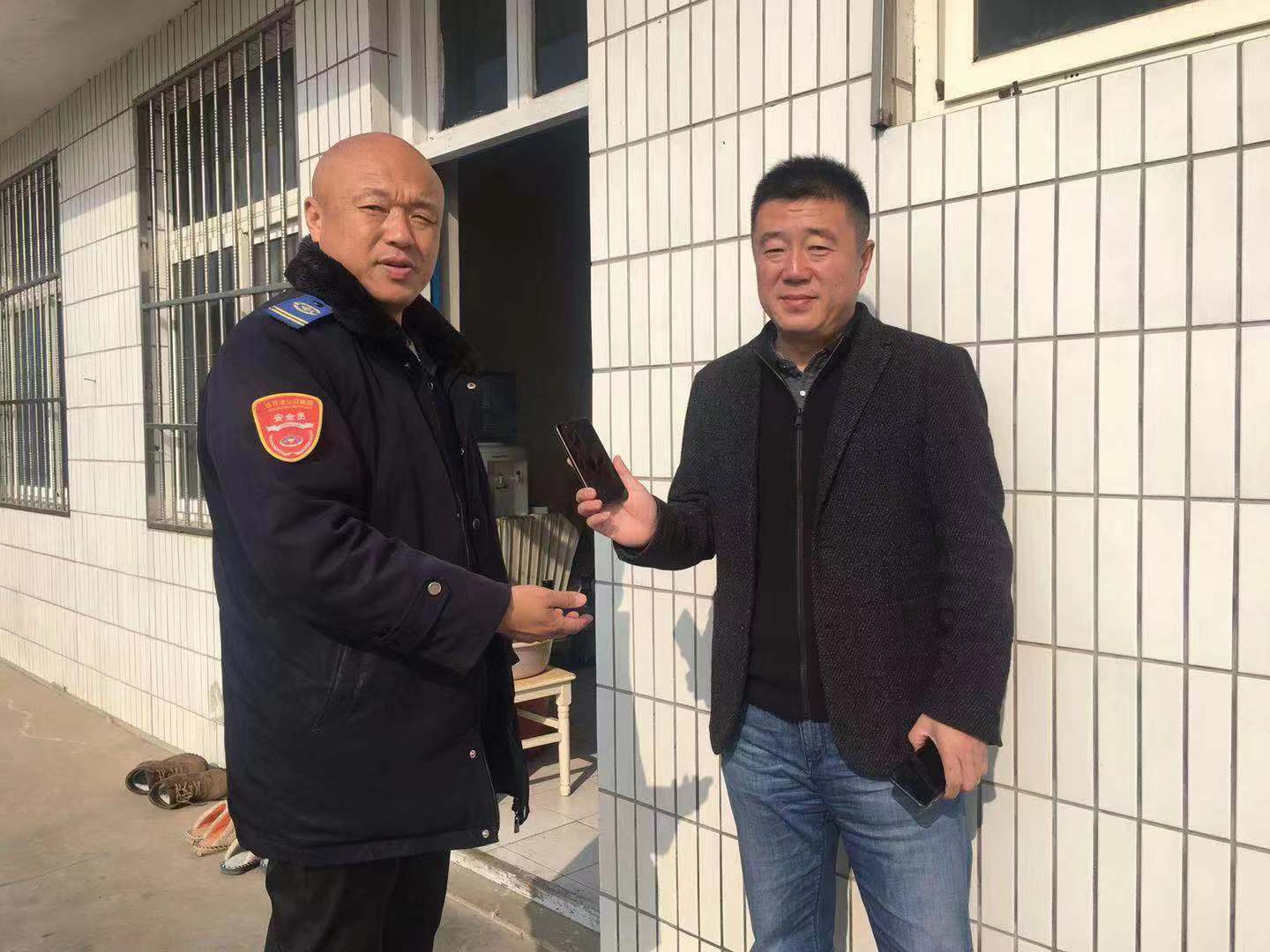 公交集团经营发展事业部机场线驾驶员尹晓军  拾金不昧受表扬