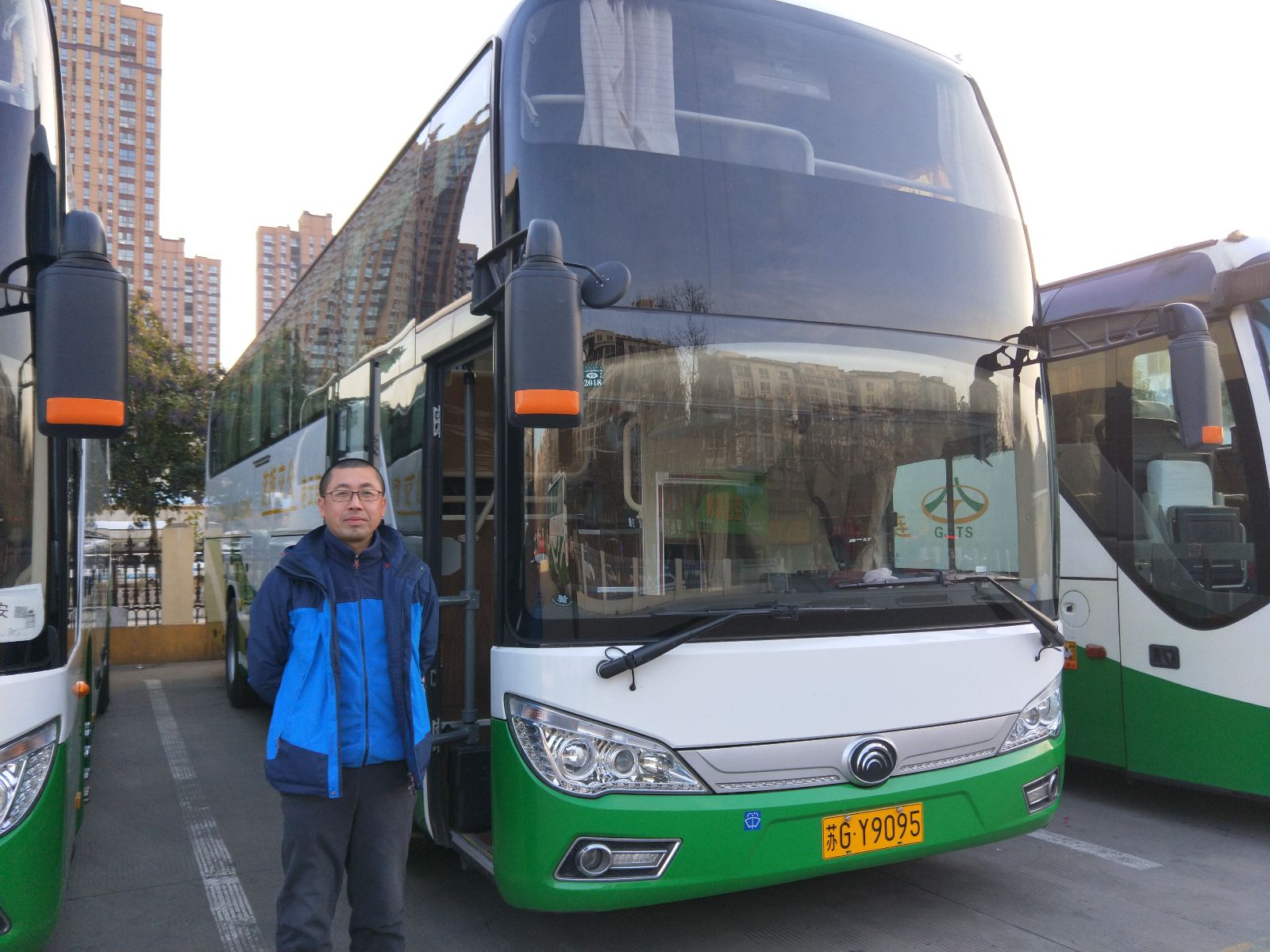 公交集团旅游公司驾驶员帮助乘客受表扬