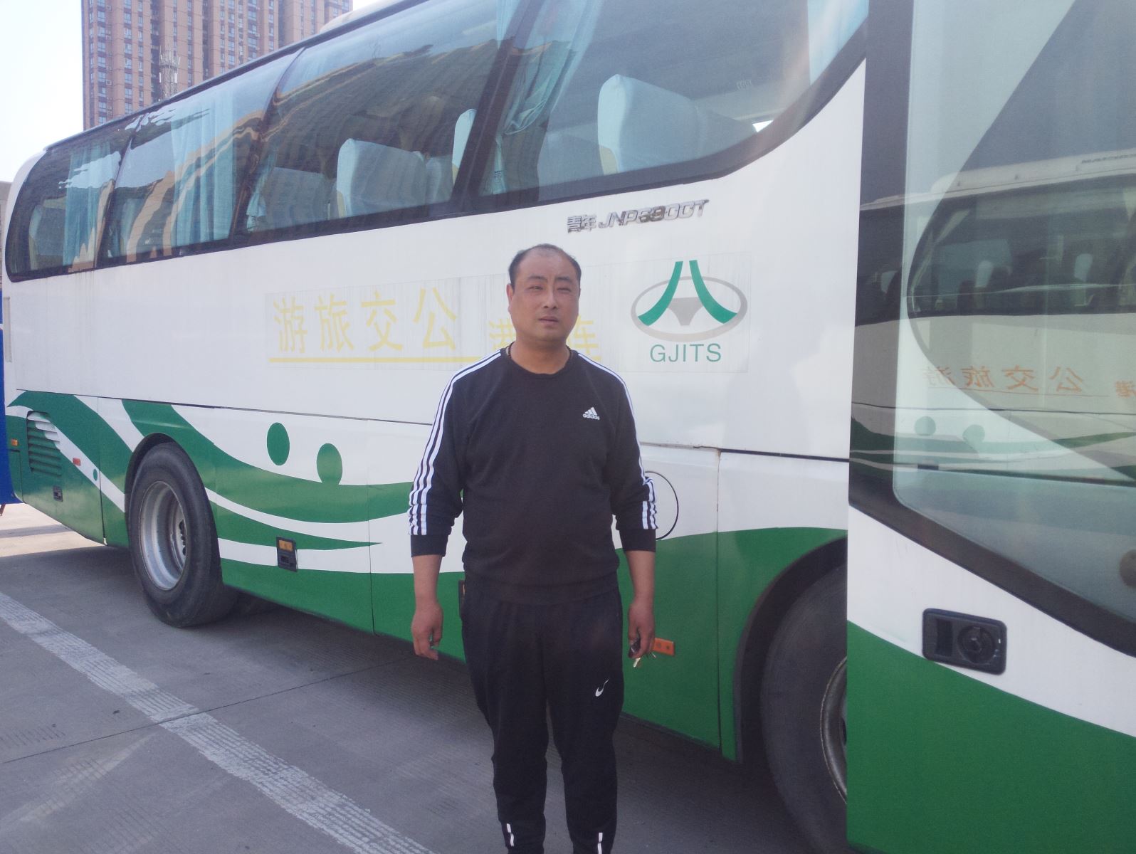 公交集团经营发展事业部苏G11662驾驶员孙建助人为乐受表扬