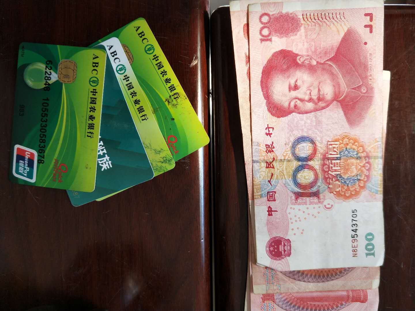 公交集团旅游公司驾驶员卞军拾金不昧受表扬