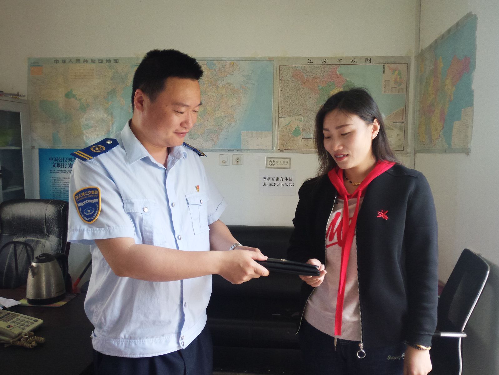 公交集团旅游公司苏G14769驾驶员高金生拾金不昧受表扬