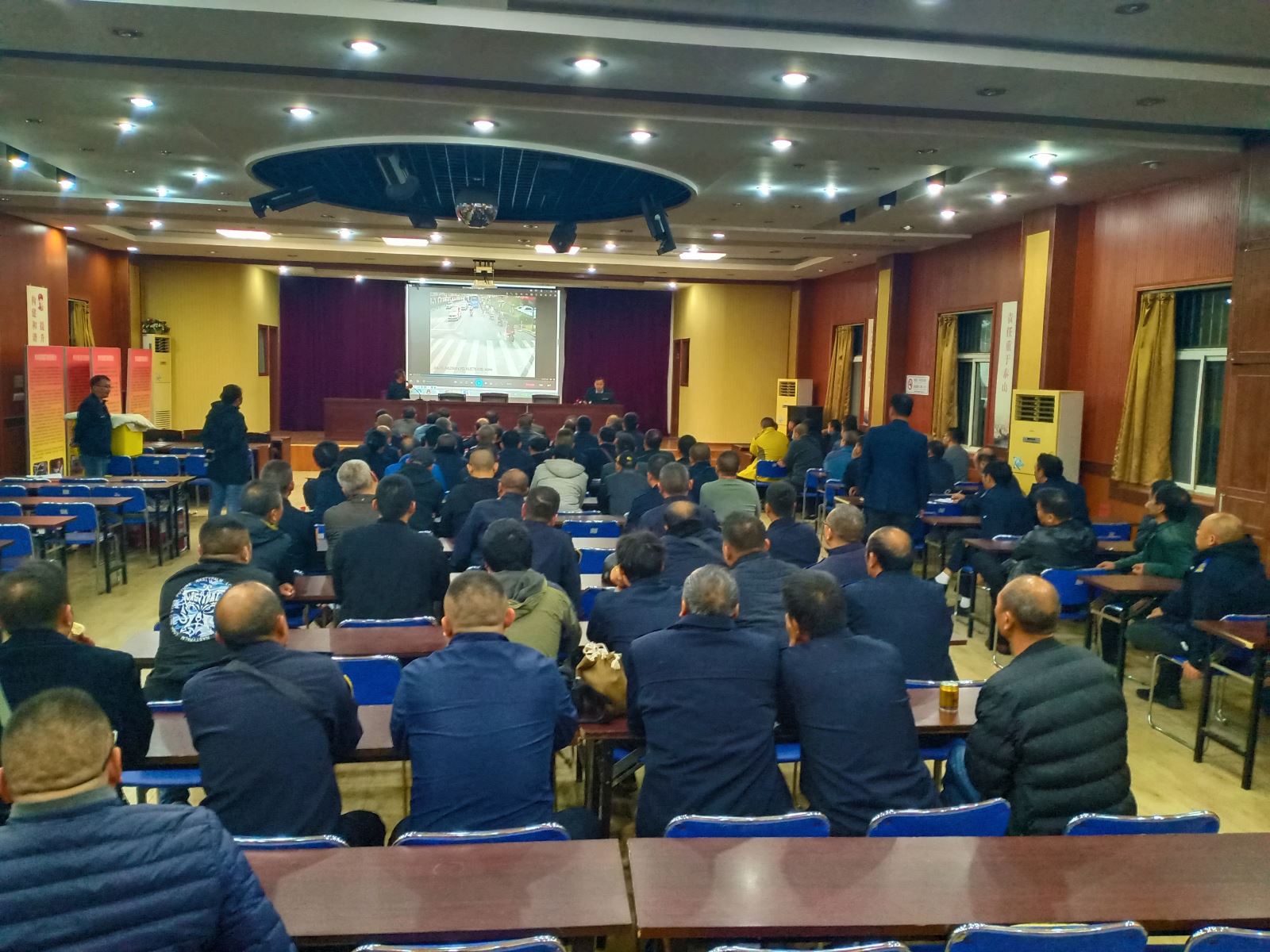 公交集团公交事业一部开展驾驶员警示教育培训