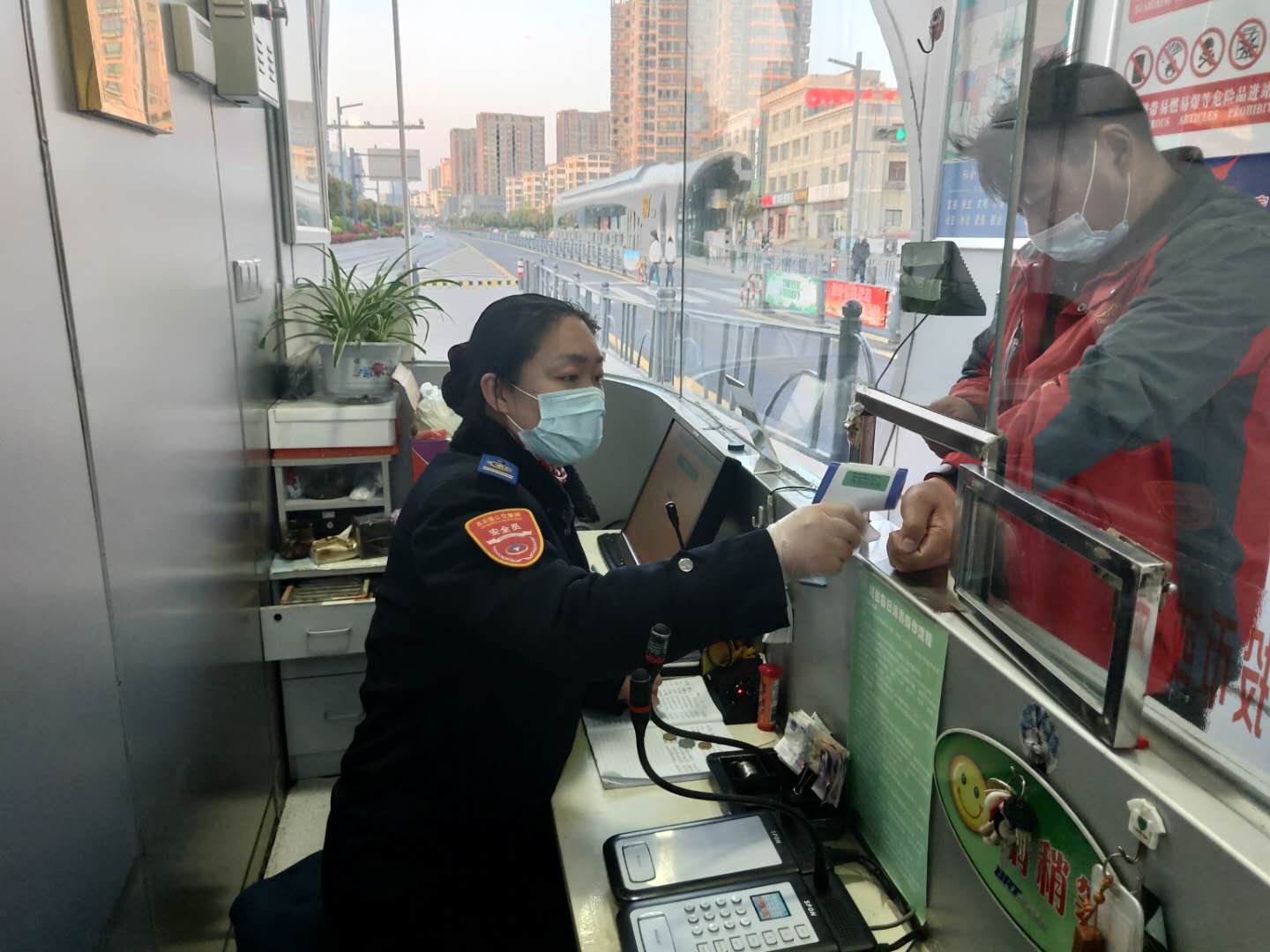 站务员及时帮忙找回乘客丢失物品