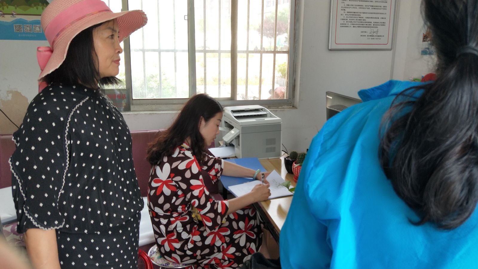 市旅游局、海州区旅游局联合检查小组到公交集团旅游公司检查创文工作
