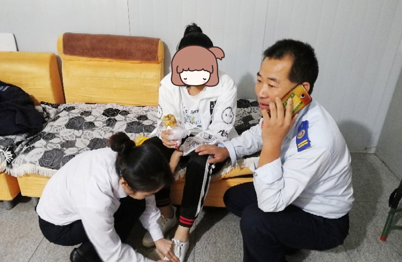 女孩负气离家出走 公交集团快速公司员工接力救助