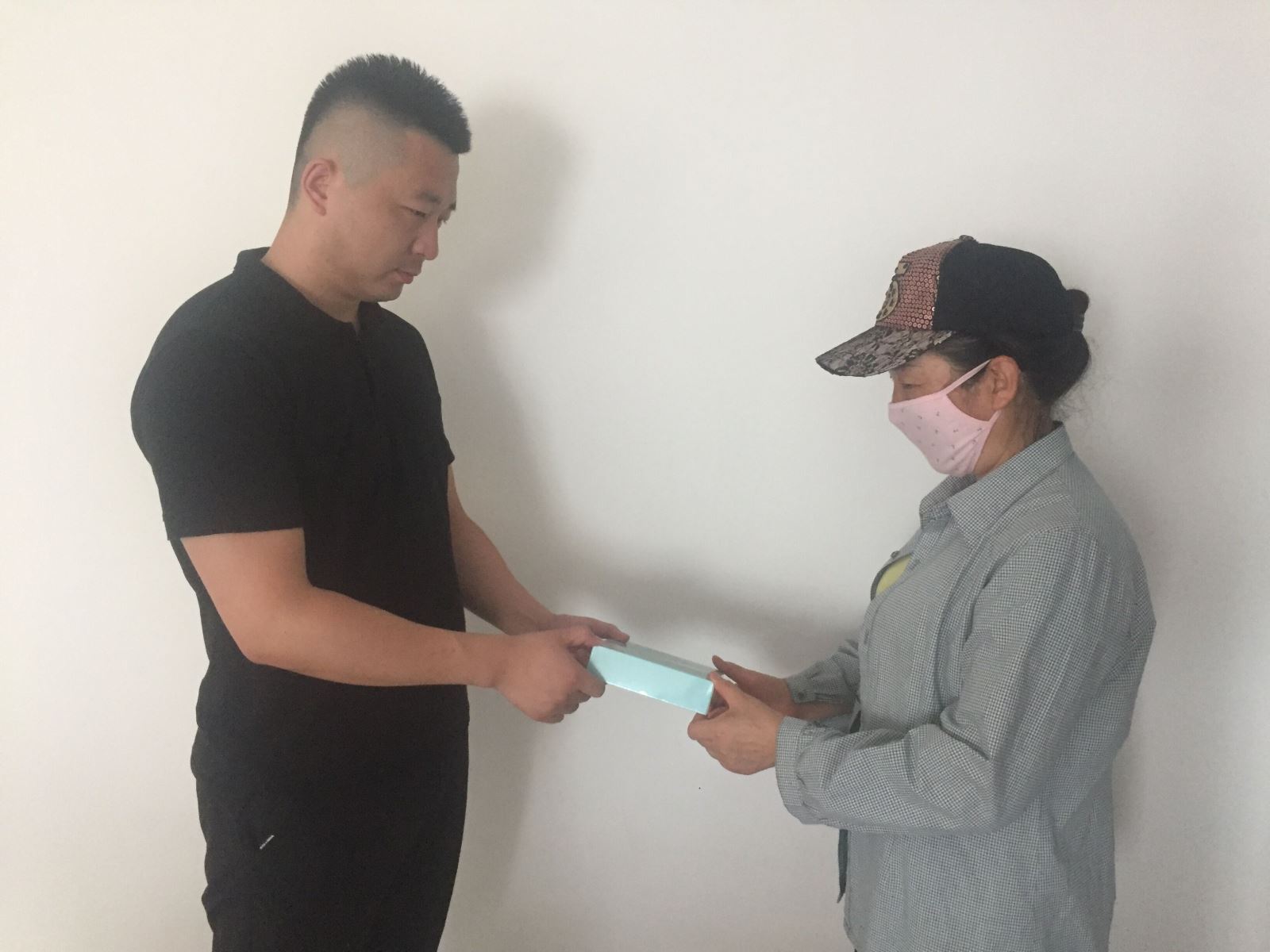 公交集团经营发展事业部驾驶员李晋师傅助人为乐受表扬