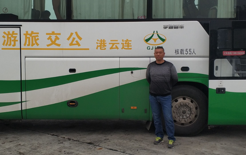 公交集团经营发展事业部驾驶员卢廷华师傅助人为乐受表扬