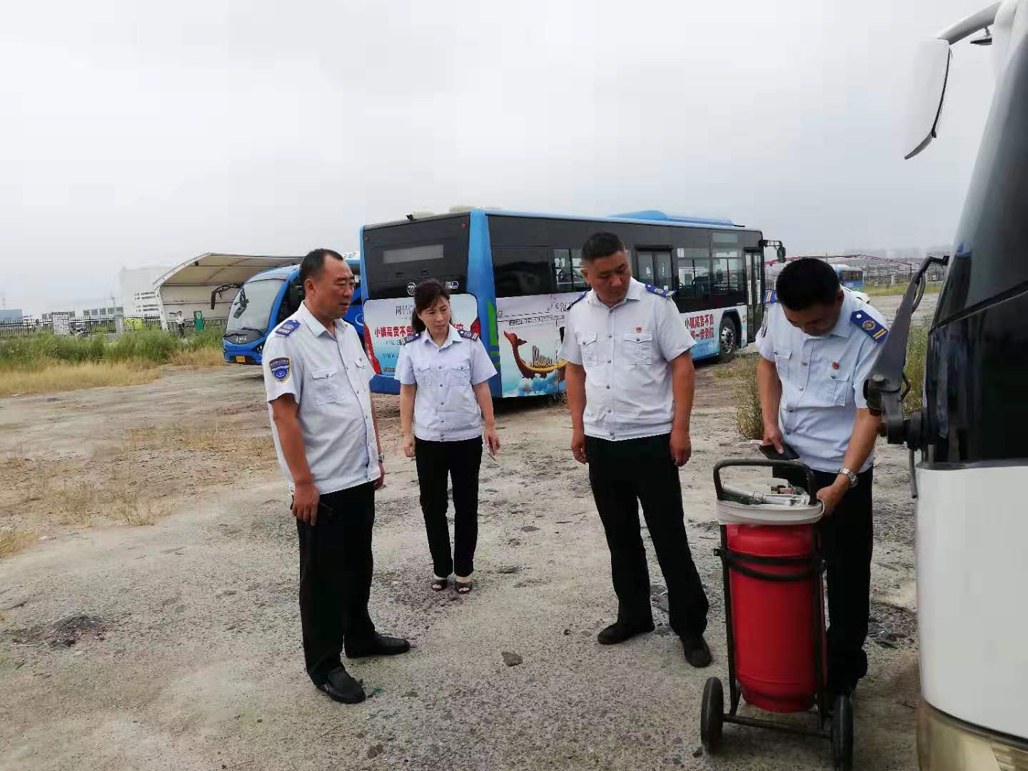 公交集团经营发展事业部开展节前车辆安全专项检查