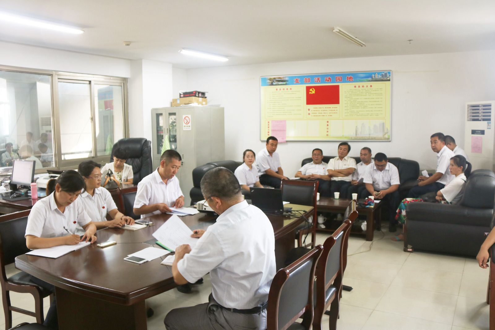 公交快速公司开展“学习系列讲话 强化四种意识”专题大讨论