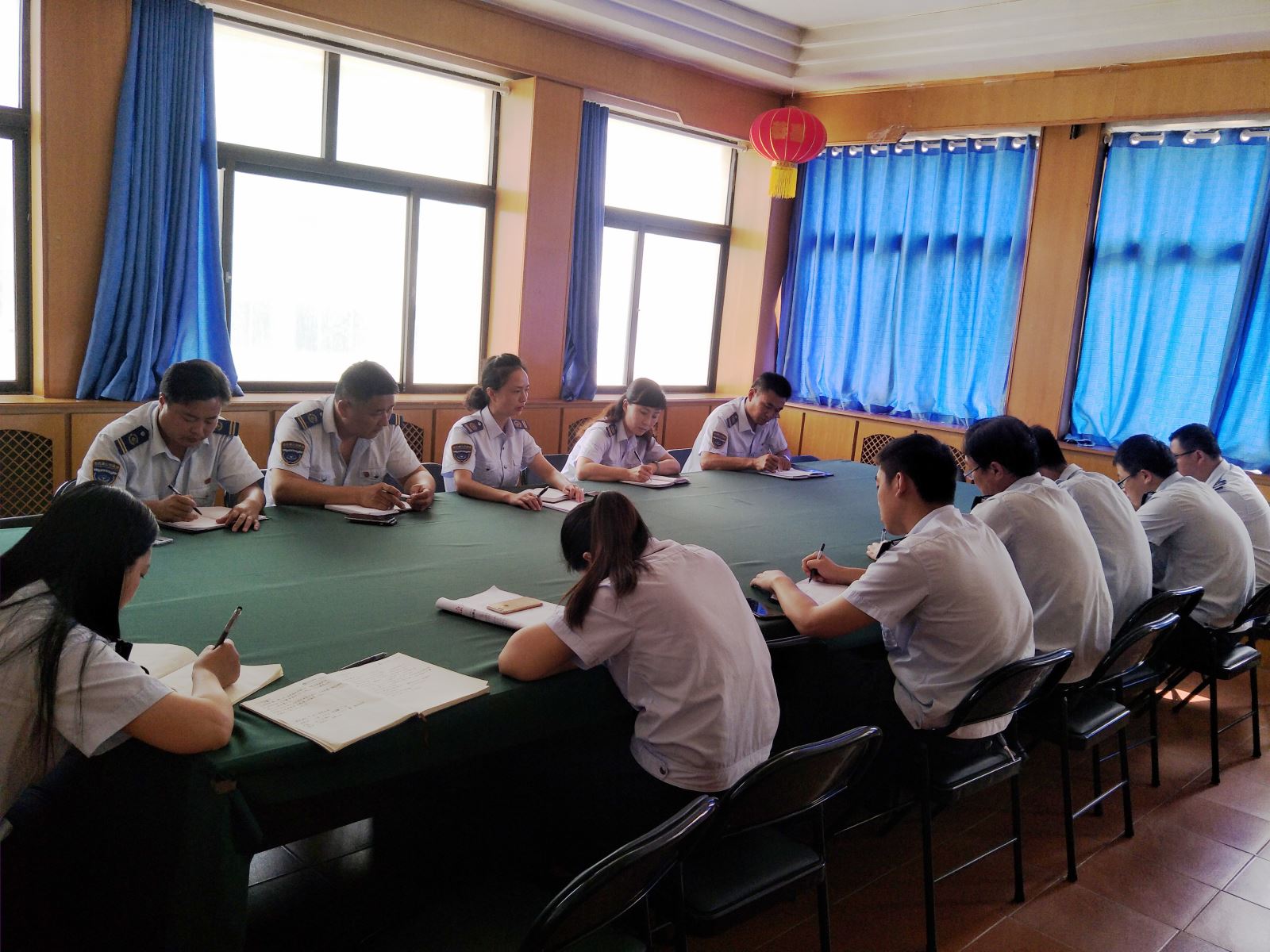 公交集团佳连公司召开学习宣传市委十二届六中全会精神学习专题会