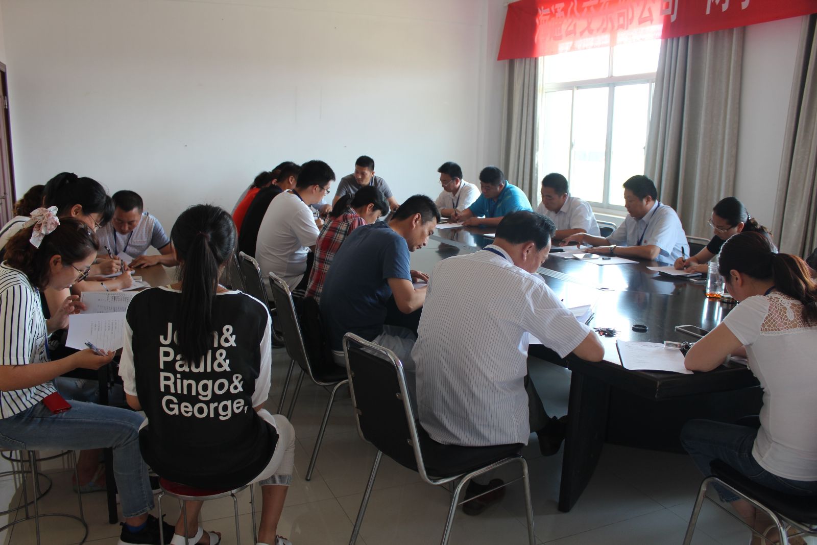 公交东部公司开展“两学一做”学习教育知识答题活动