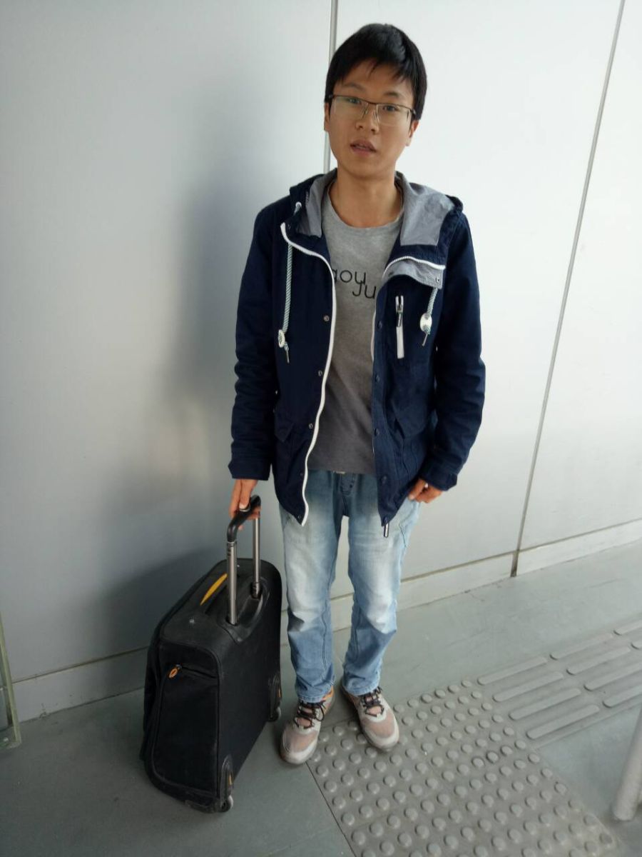 BRT站务员张彩青拾到笔记本电脑及时归还失主