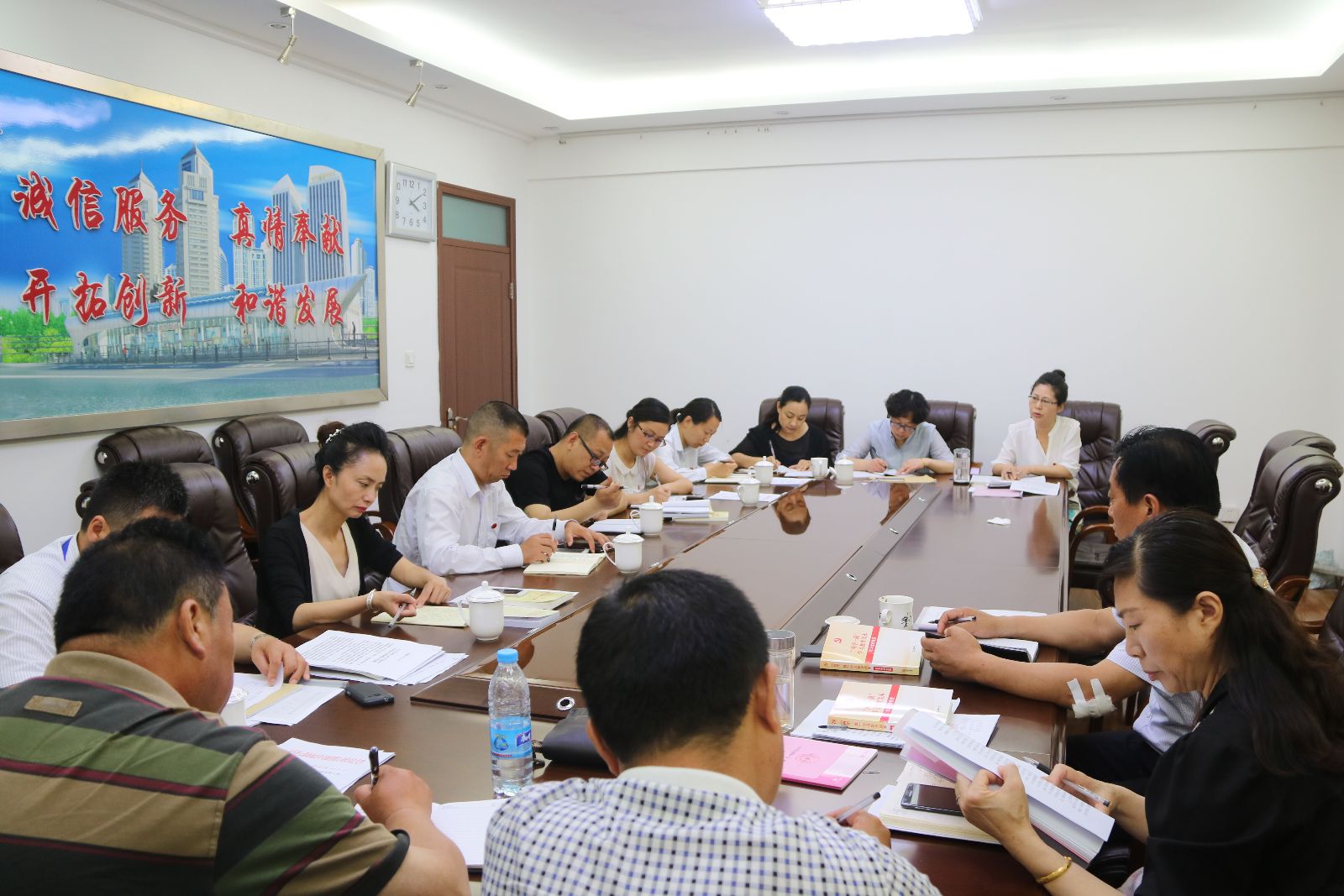 海通公交公司开展“两学一做”支部书记专题学习培训