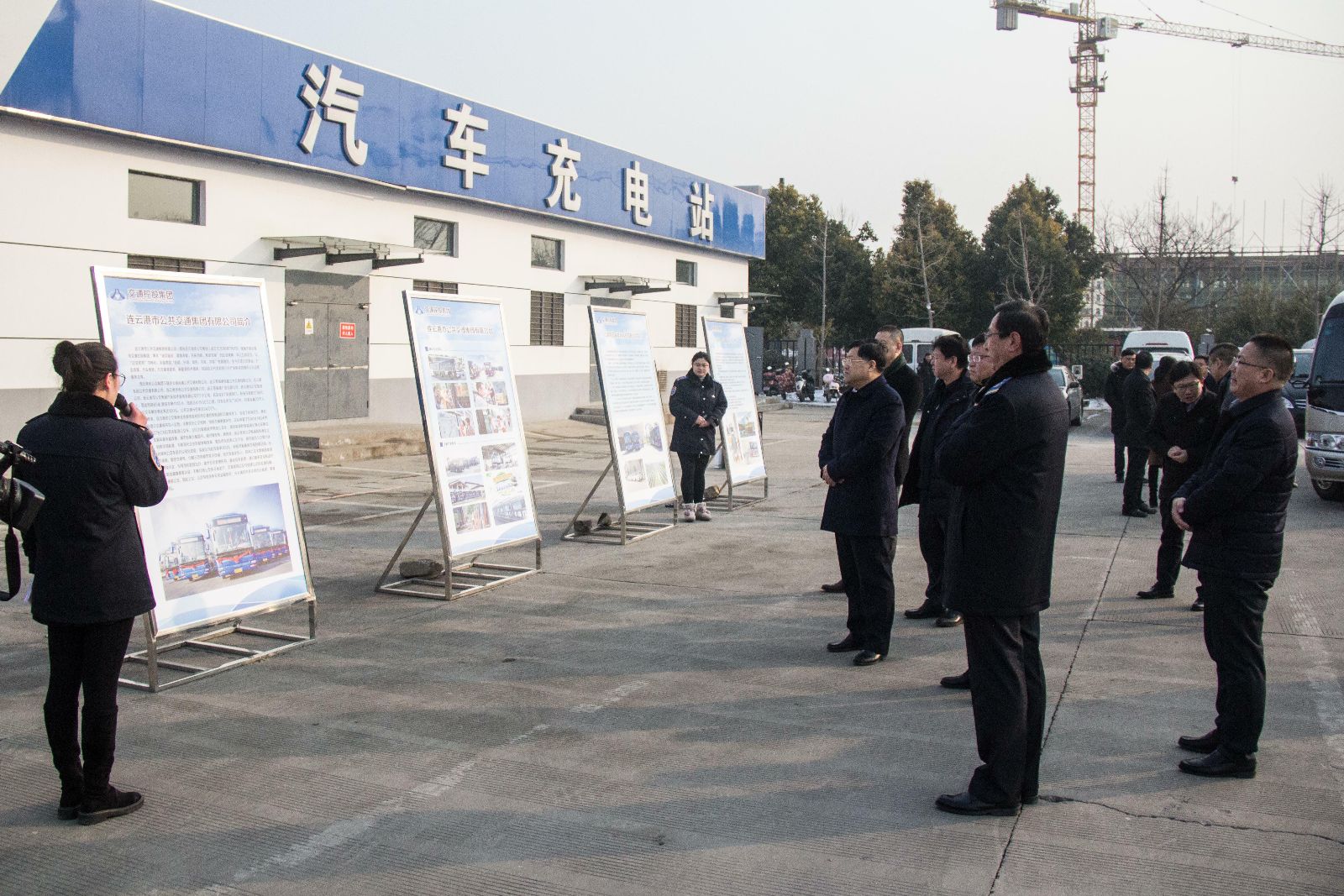 张家口康保县委书记刘雪松一行人到公交集团调研