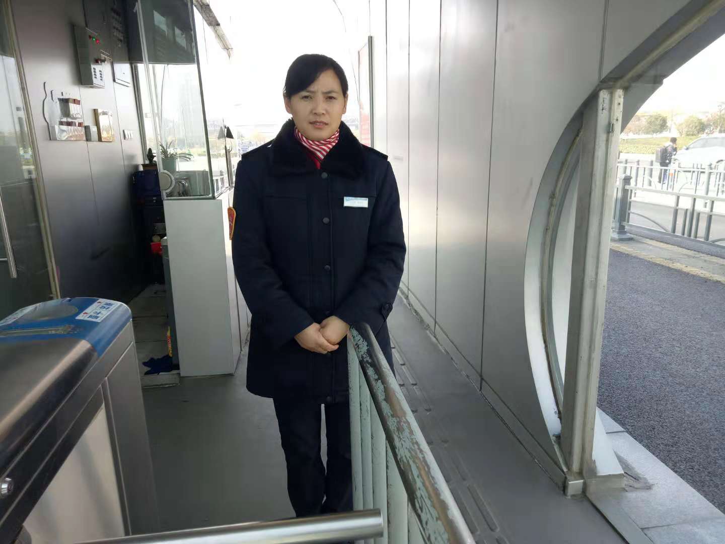 公交集团快速公司站务员细心服务获乘客称赞