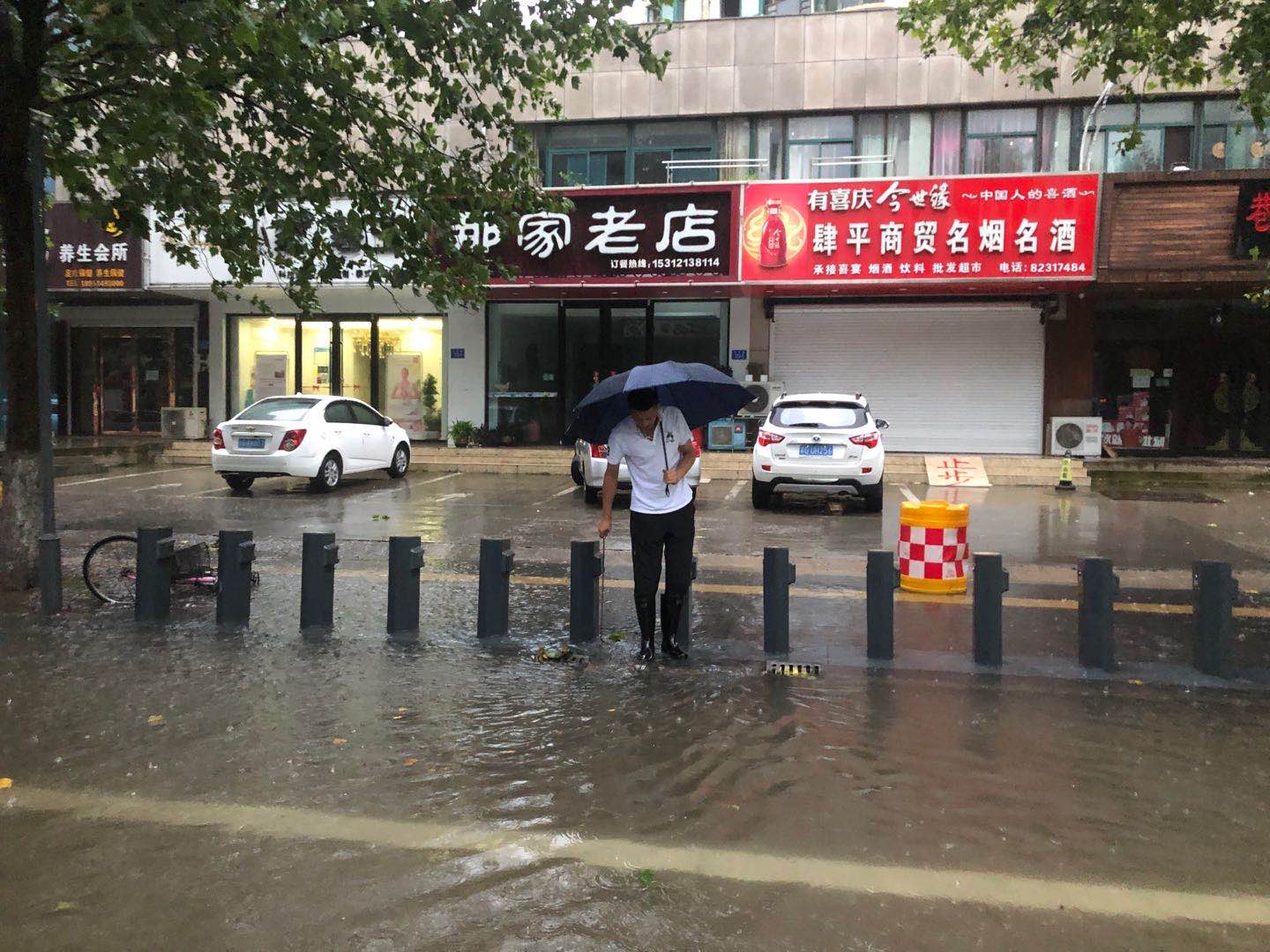 公交集团公交事业二部积极应对暴雨恶劣天气