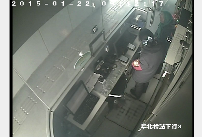 BRT站务员戚欢欢帮助76岁迷路老太太归家