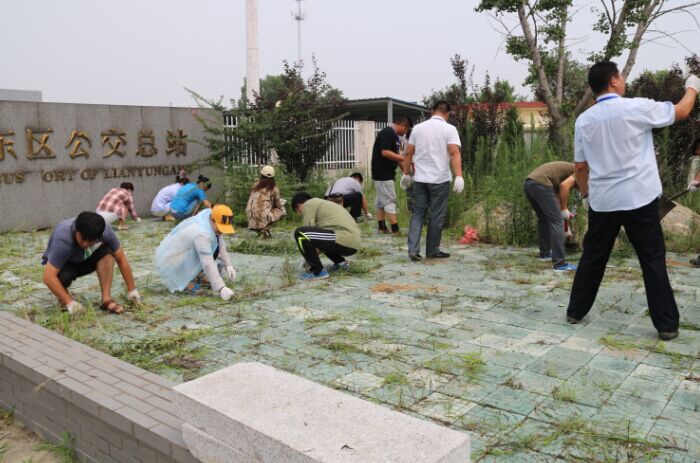 东部公司开展义务劳动迎接建军节