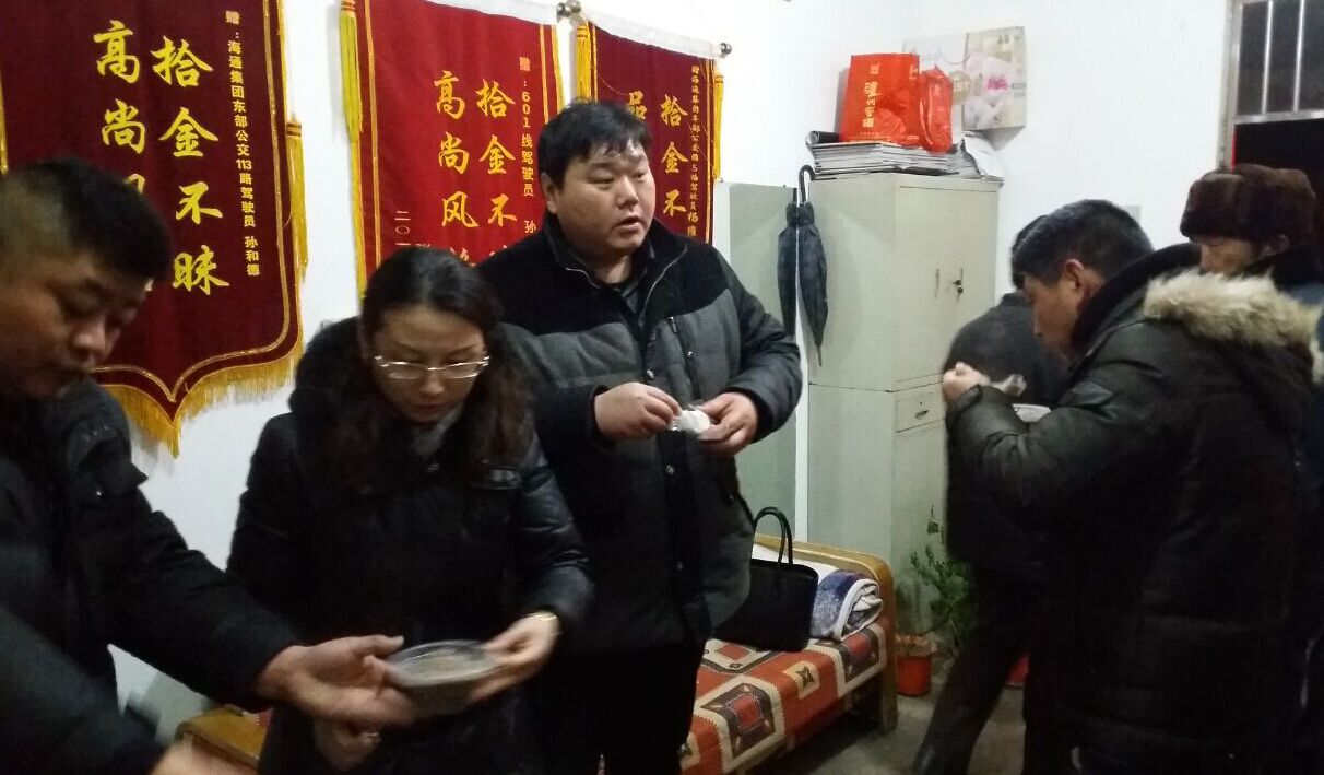 公交东部公司开展“浓浓腊八粥 温暖职工心”活动
