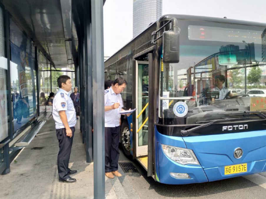 公交海州公司上路上线督查文明驾驶规范进站 推进创文工作