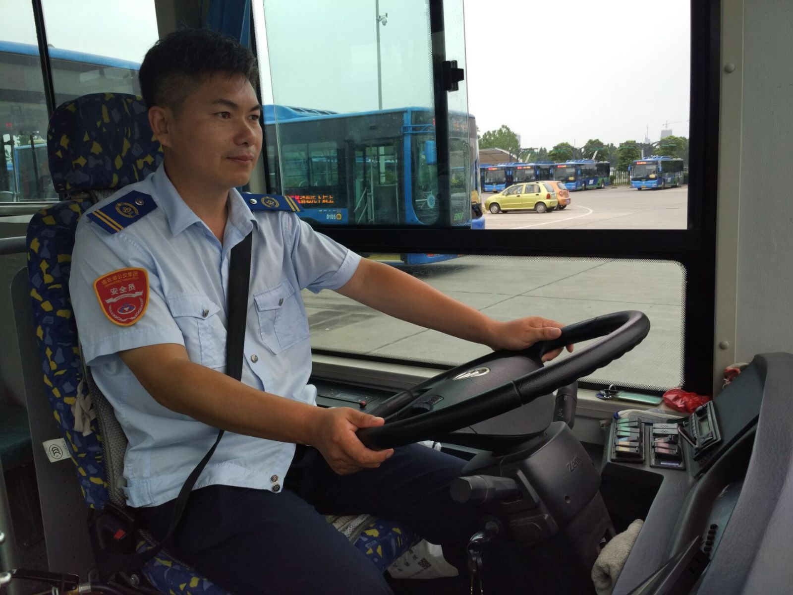 环一线驾驶员张洪明用心服务 文明待客多次受到乘客好评