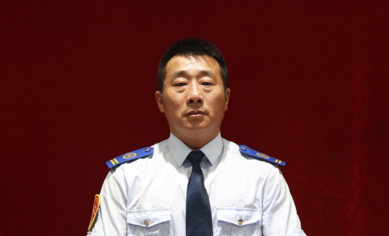 公交25路驾驶员朱兵细心服务受表扬