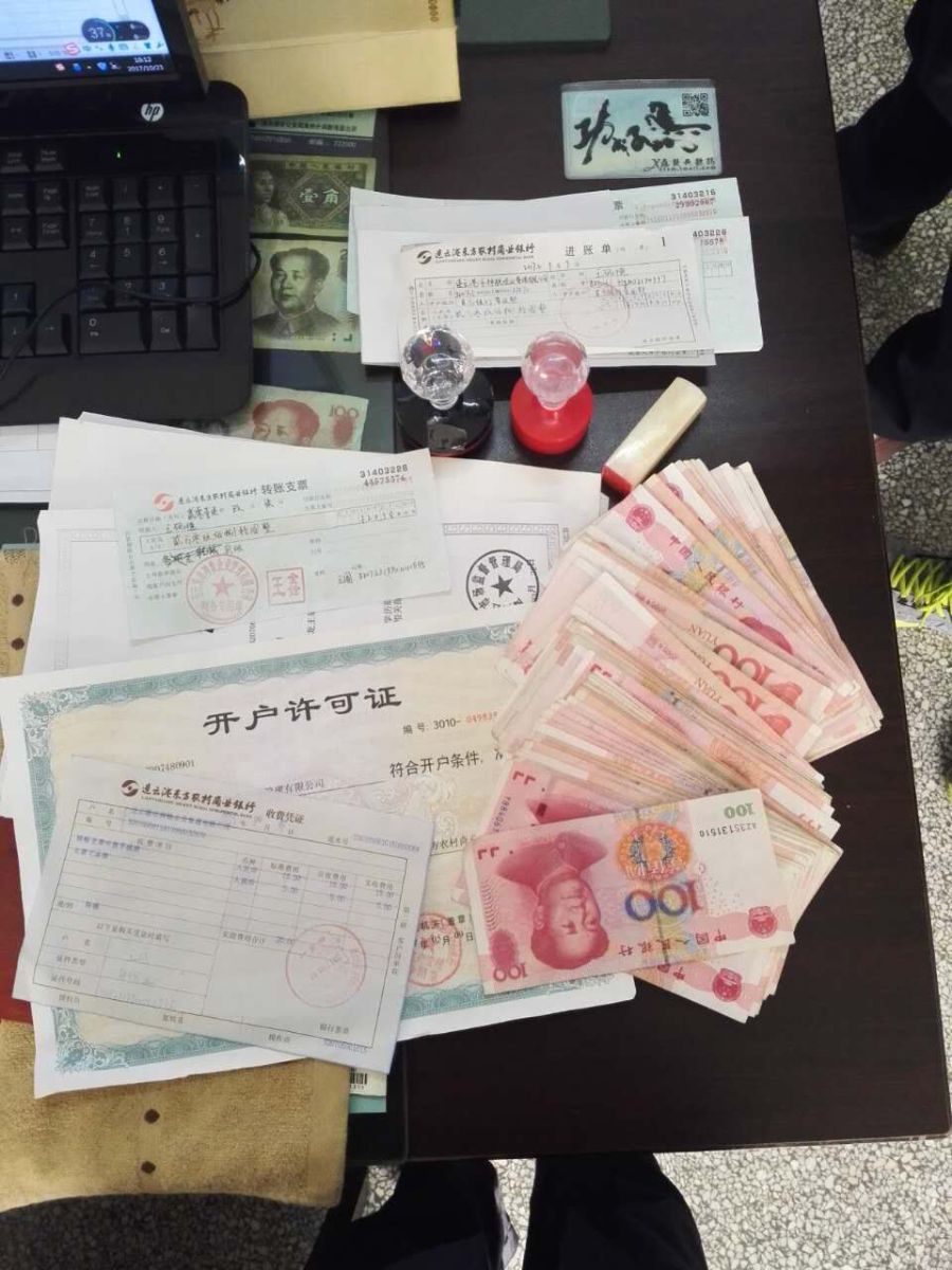 公交新浦公司22K路驾驶员朱文拾金不昧受表扬