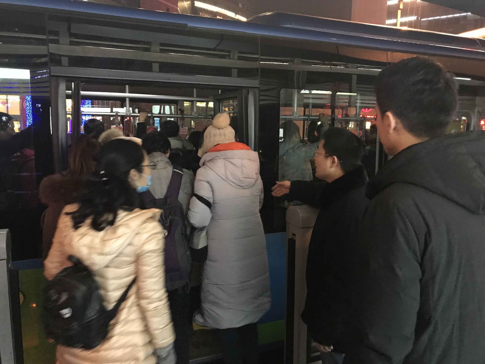 公交集团快速公司圆满完成元宵节运输保障任务